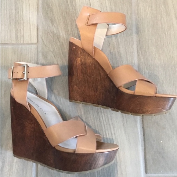 COPY - Kenneth Cole Wedges size 6 1/2 - Picture 2 of 4